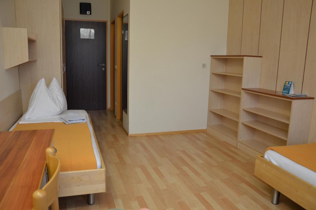 Mladinski Dom - Hostel Klagenfurt am Woerthersee ภายนอก รูปภาพ